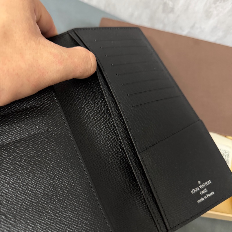 Gucci 黑色Logo側背包-11