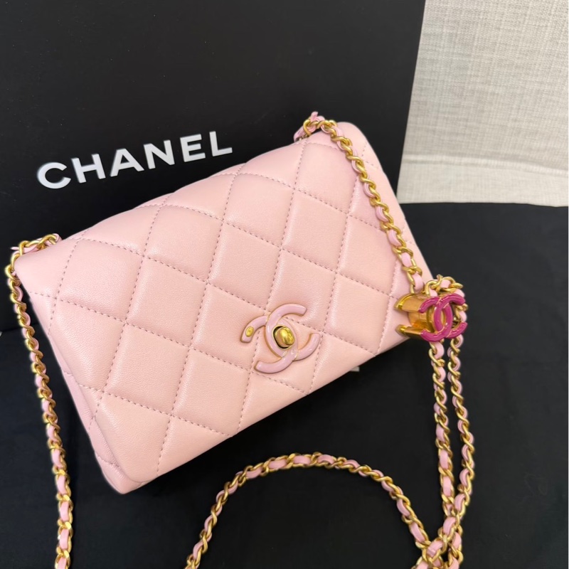 CHANEL香奈兒 新款粉色琺瑯調節扣mini cf羊皮方胖子-0