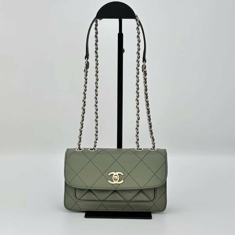 CHANEL 21b古巴綠金扣肩背斜背包19*9*5 98新配件塵袋