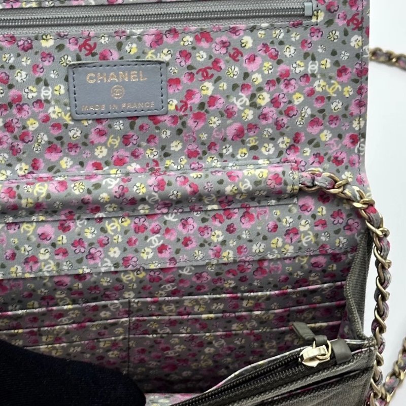 CHANEL 古巴綠woc徽章肩背斜背鏈條包19*13*4 98新配件塵袋-1