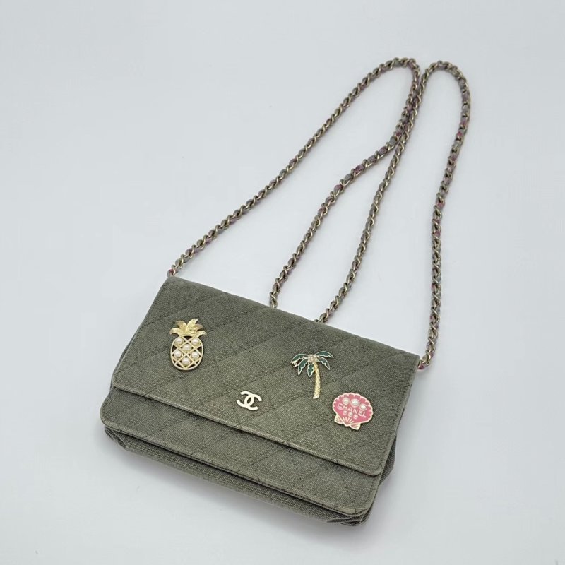 CHANEL 古巴綠woc徽章肩背斜背鏈條包19*13*4 98新配件塵袋-4