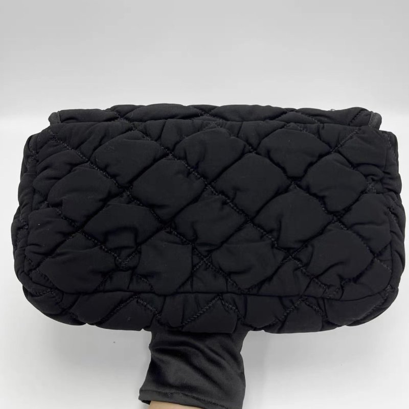 CHANEL 黑銀CF中號布面泡芙雲朵包25*16*5 98新配件塵袋-5