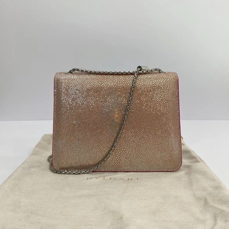 BVLGARI 粉色珍珠魚皮蛇頭斜背鏈條包 20*15*4 99新配件盒子塵袋鏡子-1