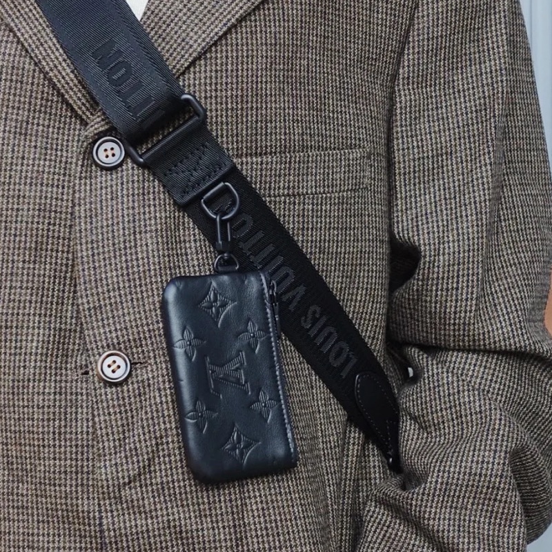 99新🈶購證😍Lv黑色壓紋trio三合一斜挎單肩包-3