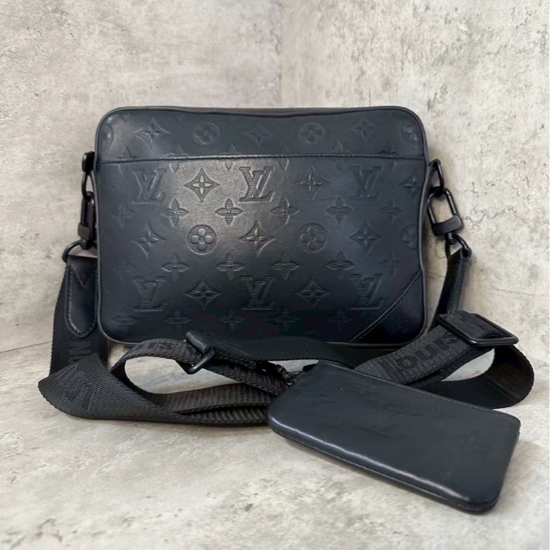99新🈶購證😍Lv黑色壓紋trio三合一斜挎單肩包-5