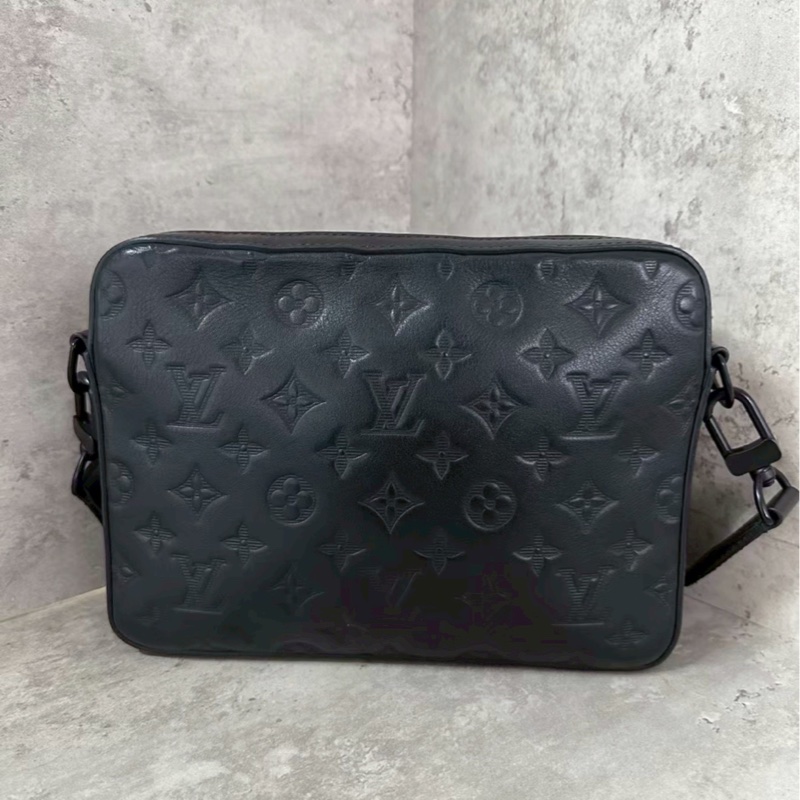 99新🈶購證😍Lv黑色壓紋trio三合一斜挎單肩包-6