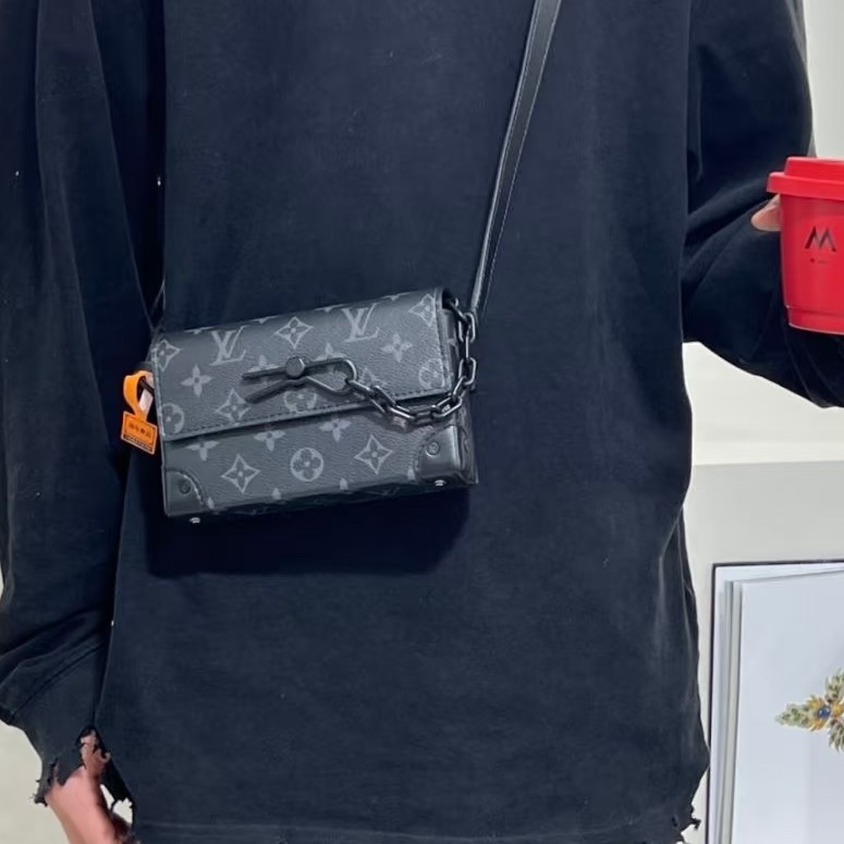 王嘉爾同款😍Lv 黑花mini soft trunk插銷盒子包斜挎單肩包-3