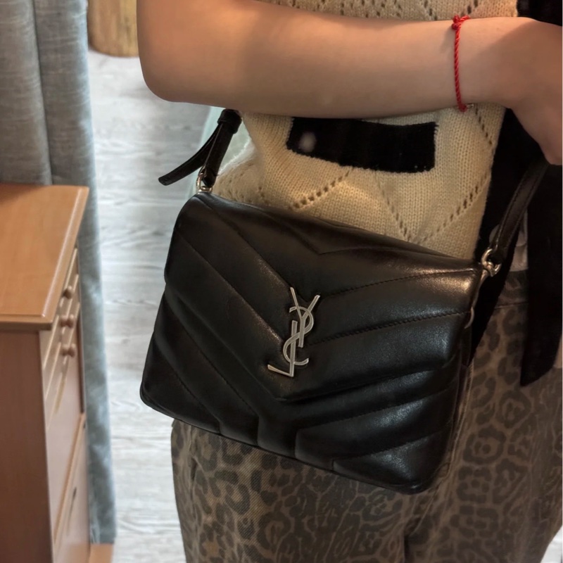 包治百病🥹99新🆕Ysl聖羅蘭黑銀v紋loulou迷你方胖子單肩斜挎包-0