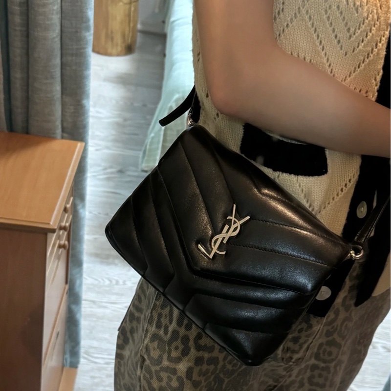 包治百病🥹99新🆕Ysl聖羅蘭黑銀v紋loulou迷你方胖子單肩斜挎包-1
