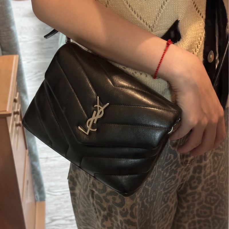 包治百病🥹99新🆕Ysl聖羅蘭黑銀v紋loulou迷你方胖子單肩斜挎包-2
