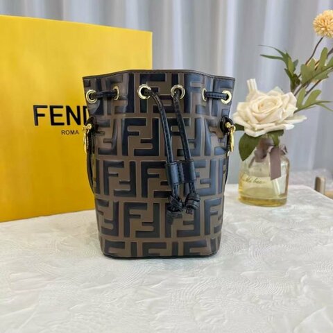 Fendi 抽繩小水桶包 99新 18*12*10