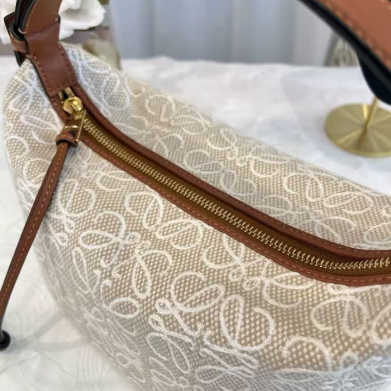 Loewe Cubi 白色飯盒包 小號 99新 20*16*11 配件塵袋-1