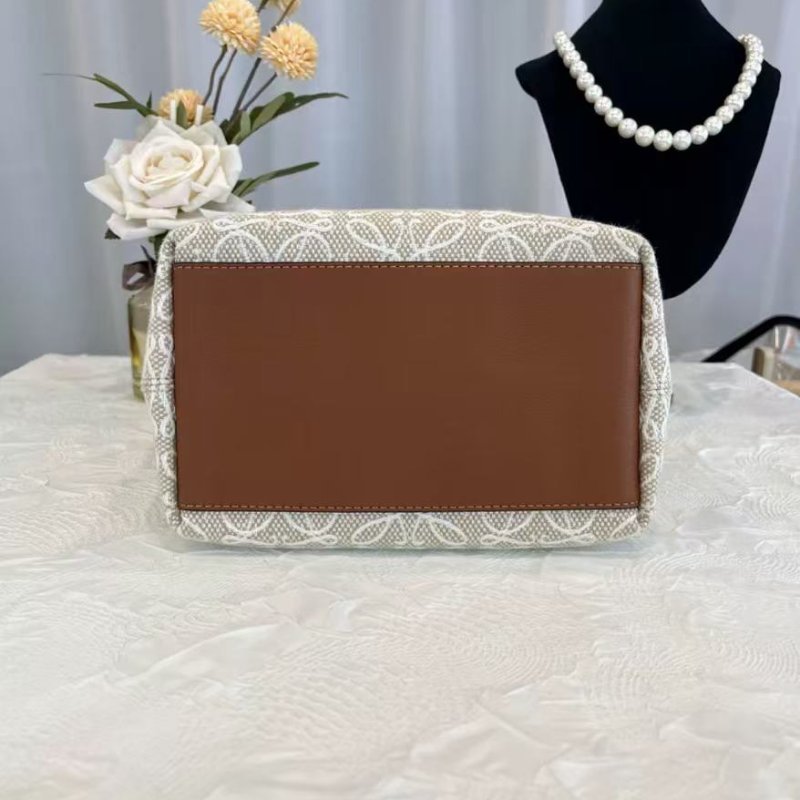 Loewe Cubi 白色飯盒包 小號 99新 20*16*11 配件塵袋-4