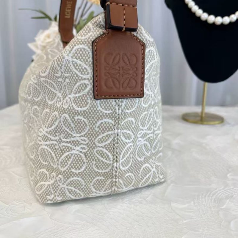 Loewe Cubi 白色飯盒包 小號 99新 20*16*11 配件塵袋-5