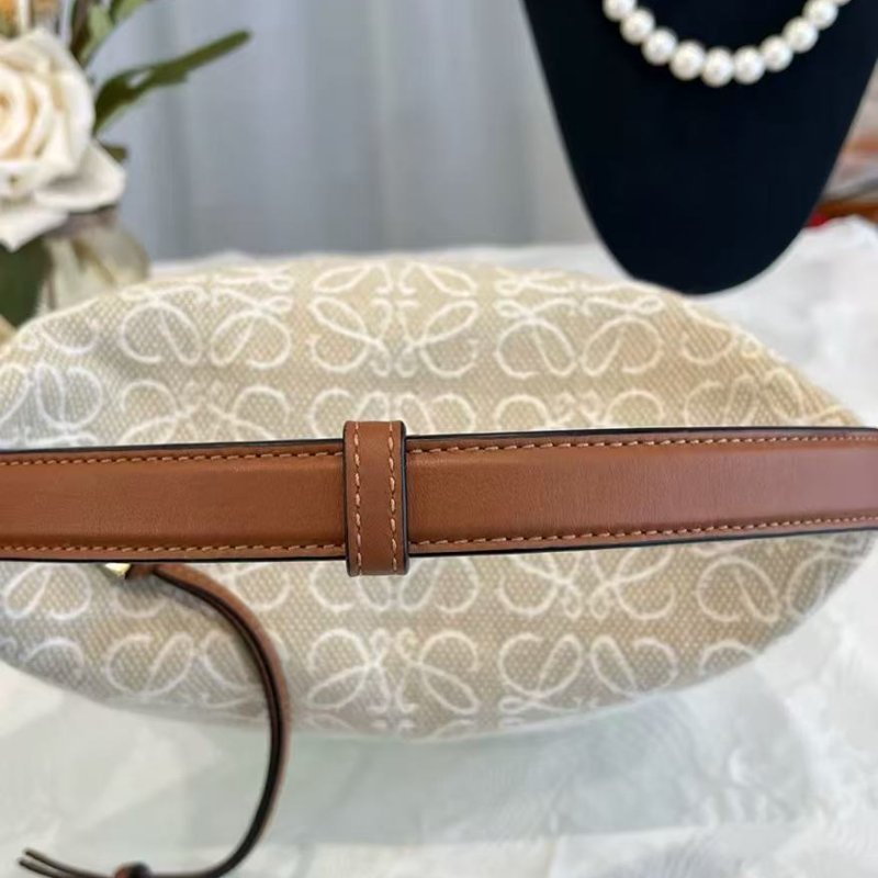 Loewe Cubi 白色飯盒包 小號 99新 20*16*11 配件塵袋-6