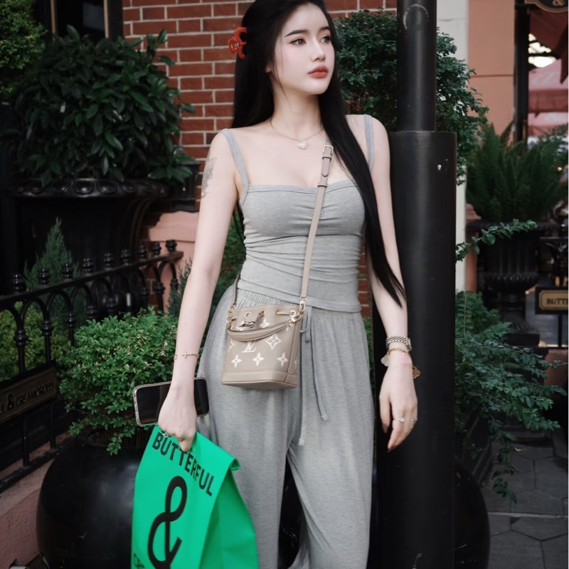 Louis Vuitton LV 路易威登 M46291 NANO NOÉ皮革壓紋迷你水桶包(灰/奶油色)-3