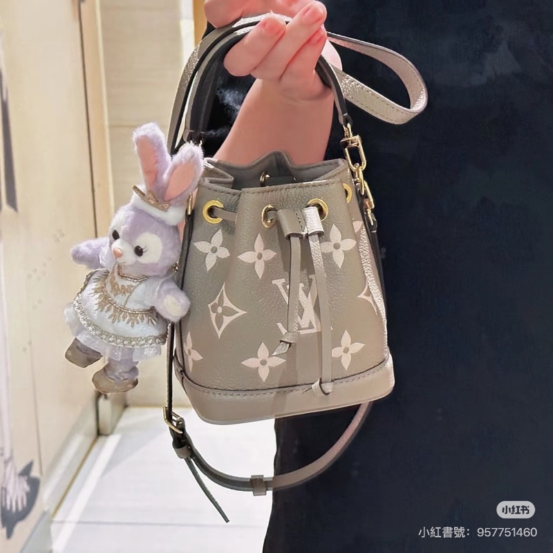 Louis Vuitton LV 路易威登 M46291 NANO NOÉ皮革壓紋迷你水桶包(灰/奶油色)-5