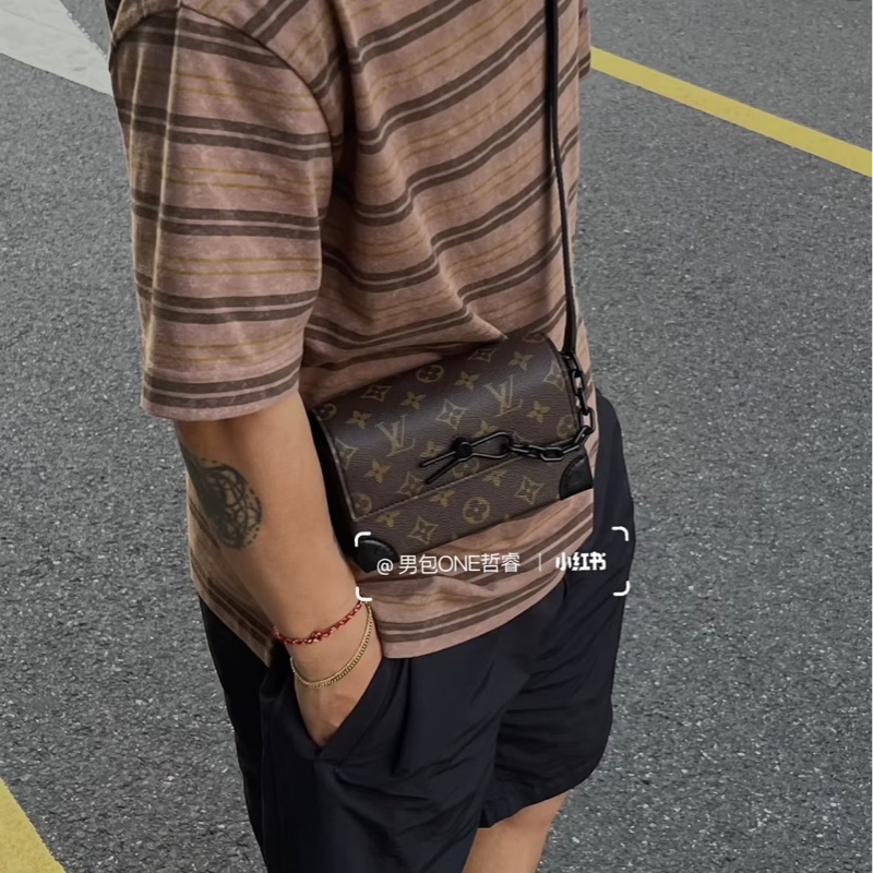 LV M83613 Steamer 經典花紋翻蓋斜背包-3