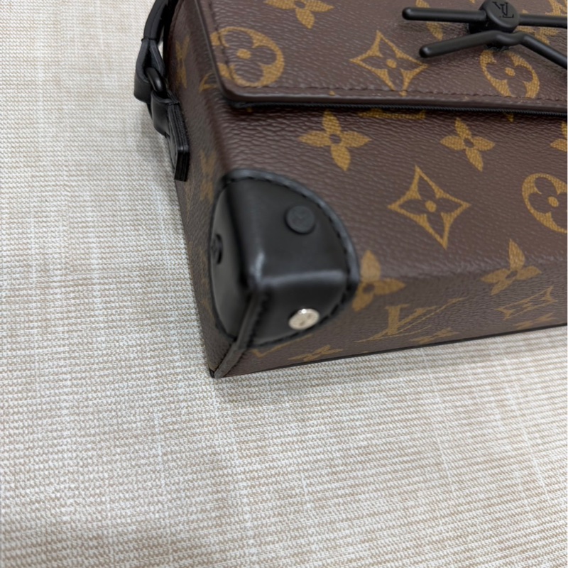 LV M83613 Steamer 經典花紋翻蓋斜背包-10