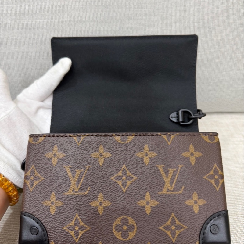 LV M83613 Steamer 經典花紋翻蓋斜背包-21