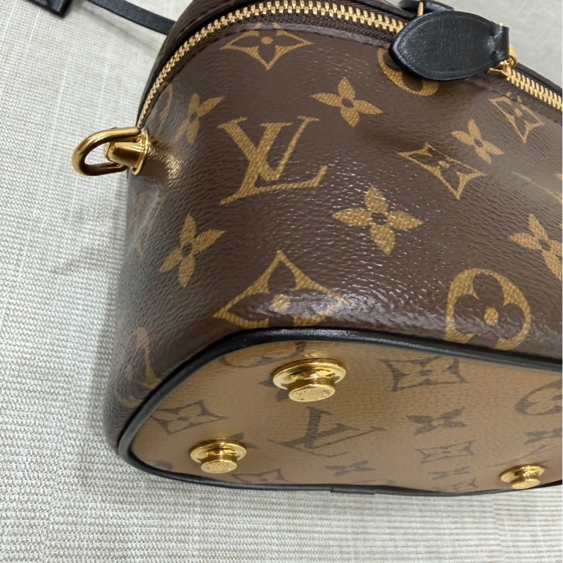 LV M45165 VANITY PM花紋LOG Monogram Reverse帆布拉鍊手提斜背化妝包-10