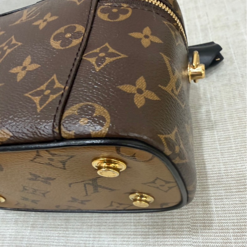 LV M45165 VANITY PM花紋LOG Monogram Reverse帆布拉鍊手提斜背化妝包-11