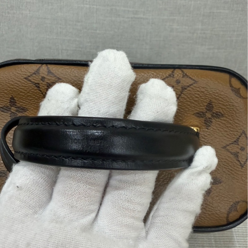 LV M45165 VANITY PM花紋LOG Monogram Reverse帆布拉鍊手提斜背化妝包-20