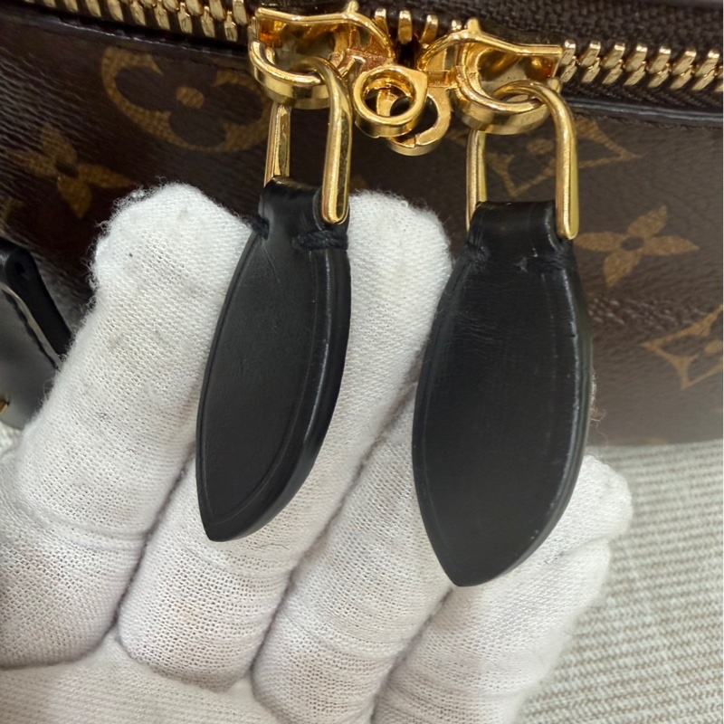 LV M45165 VANITY PM花紋LOG Monogram Reverse帆布拉鍊手提斜背化妝包-22