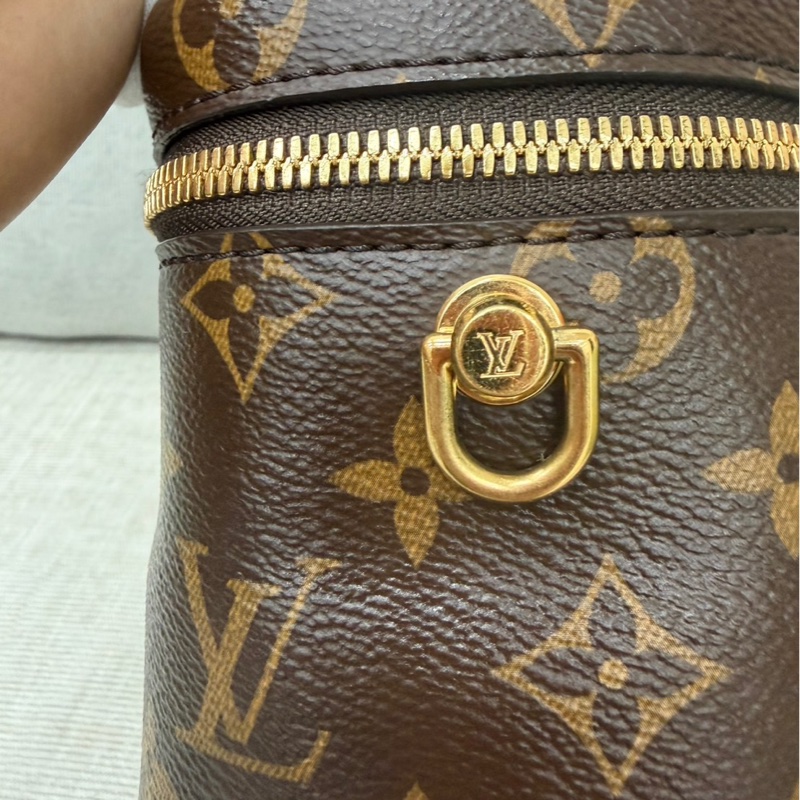 LV M45165 VANITY PM花紋LOG Monogram Reverse帆布拉鍊手提斜背化妝包-24