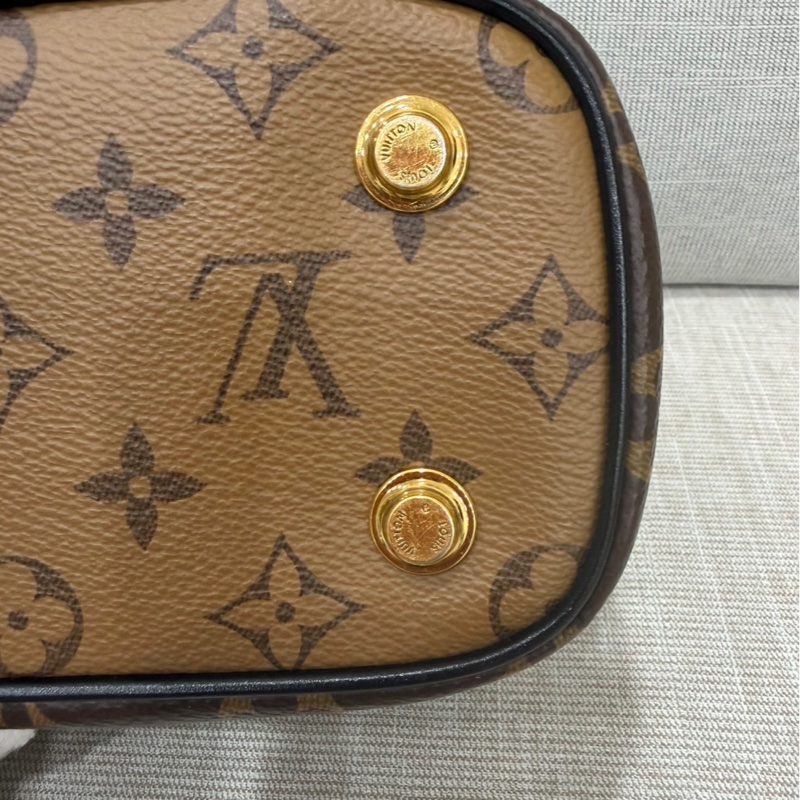 LV M45165 VANITY PM花紋LOG Monogram Reverse帆布拉鍊手提斜背化妝包-25