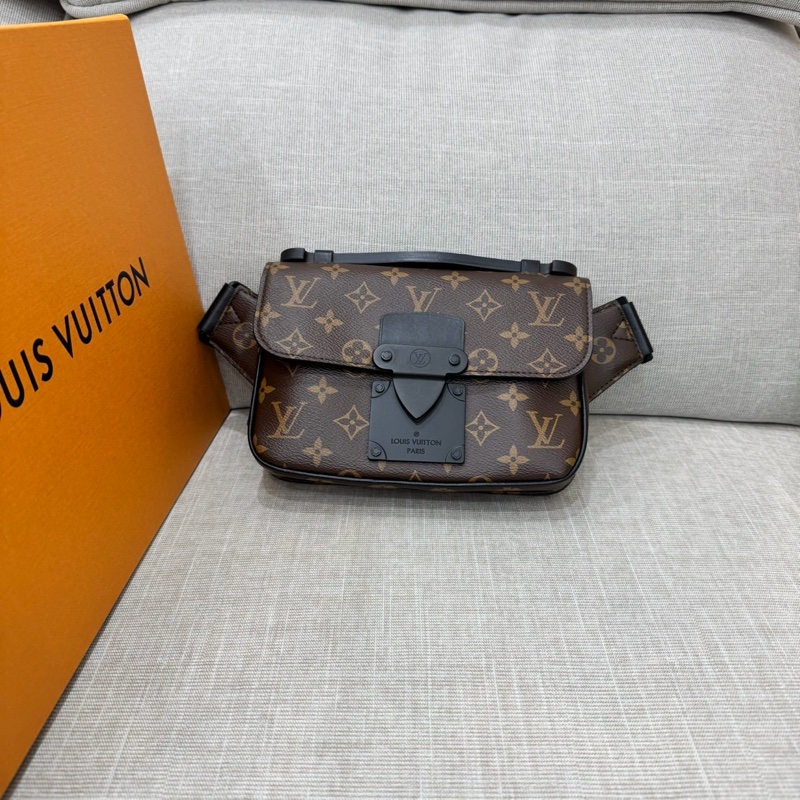 LV M45807 S LOCK系列經典Monogram帆布腰包  手提包  胸口包  肩背包  斜背包  多種佩戴使用方式-0