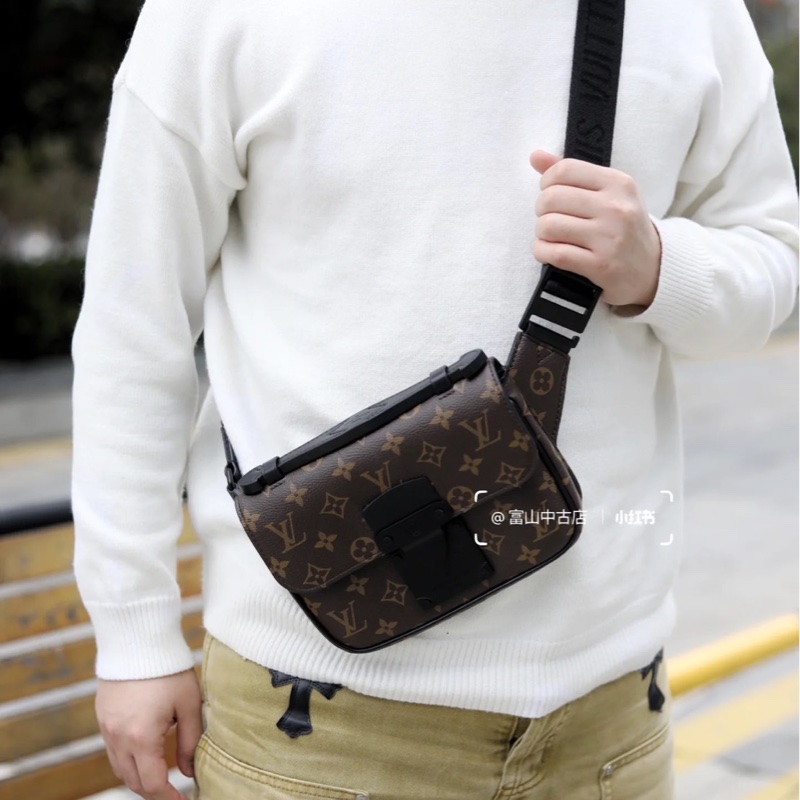 LV M45807 S LOCK系列經典Monogram帆布腰包  手提包  胸口包  肩背包  斜背包  多種佩戴使用方式-2