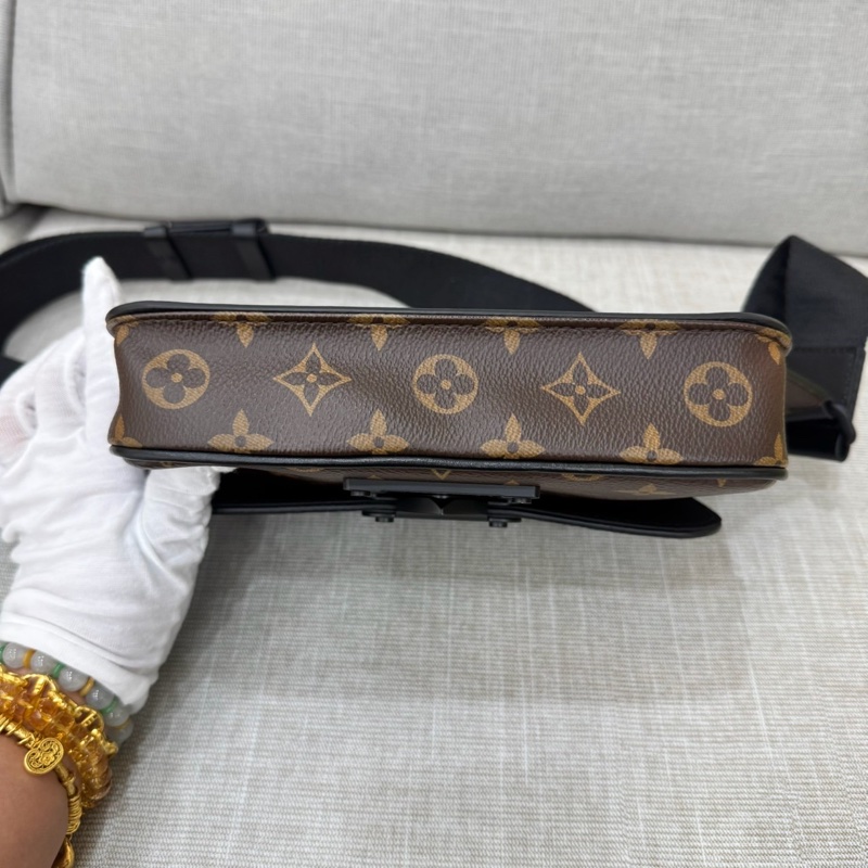 LV M45807 S LOCK系列經典Monogram帆布腰包  手提包  胸口包  肩背包  斜背包  多種佩戴使用方式-9