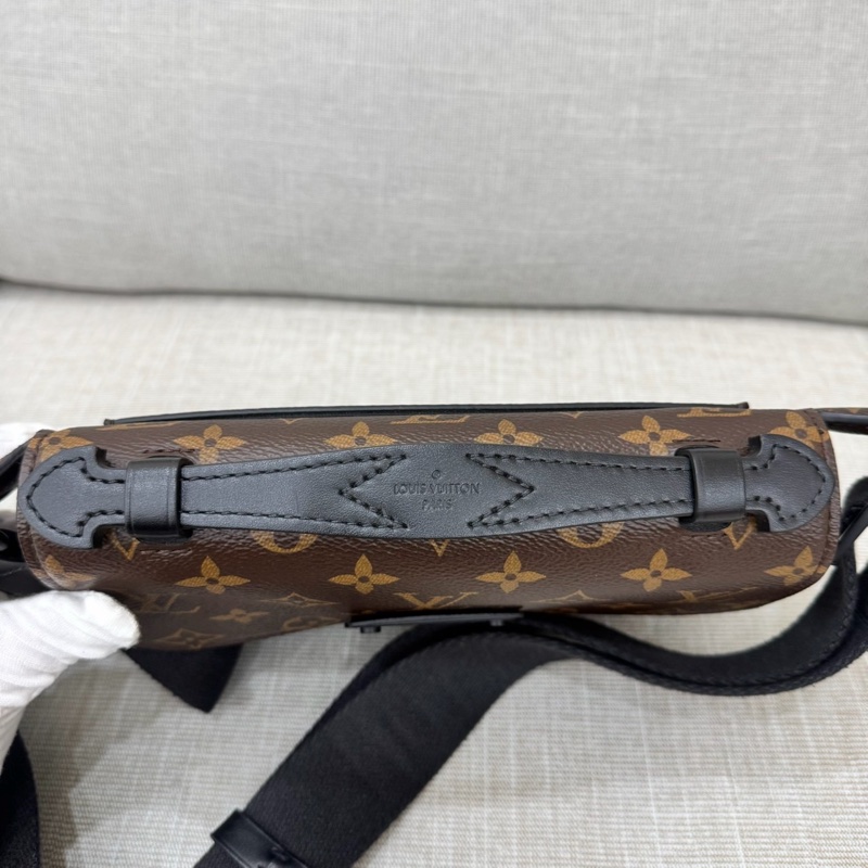 LV M45807 S LOCK系列經典Monogram帆布腰包  手提包  胸口包  肩背包  斜背包  多種佩戴使用方式-10