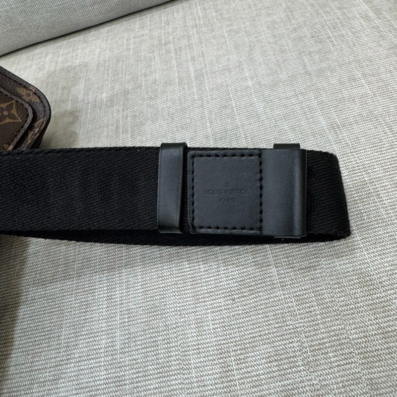 LV M45807 S LOCK系列經典Monogram帆布腰包  手提包  胸口包  肩背包  斜背包  多種佩戴使用方式-13