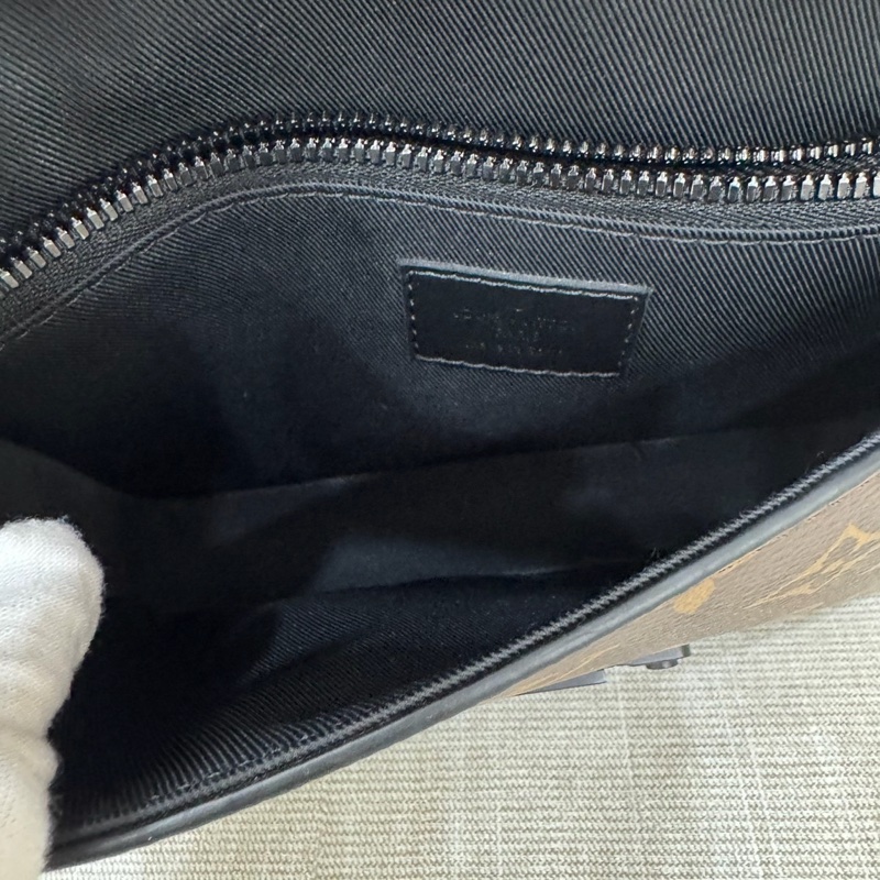 LV M45807 S LOCK系列經典Monogram帆布腰包  手提包  胸口包  肩背包  斜背包  多種佩戴使用方式-20