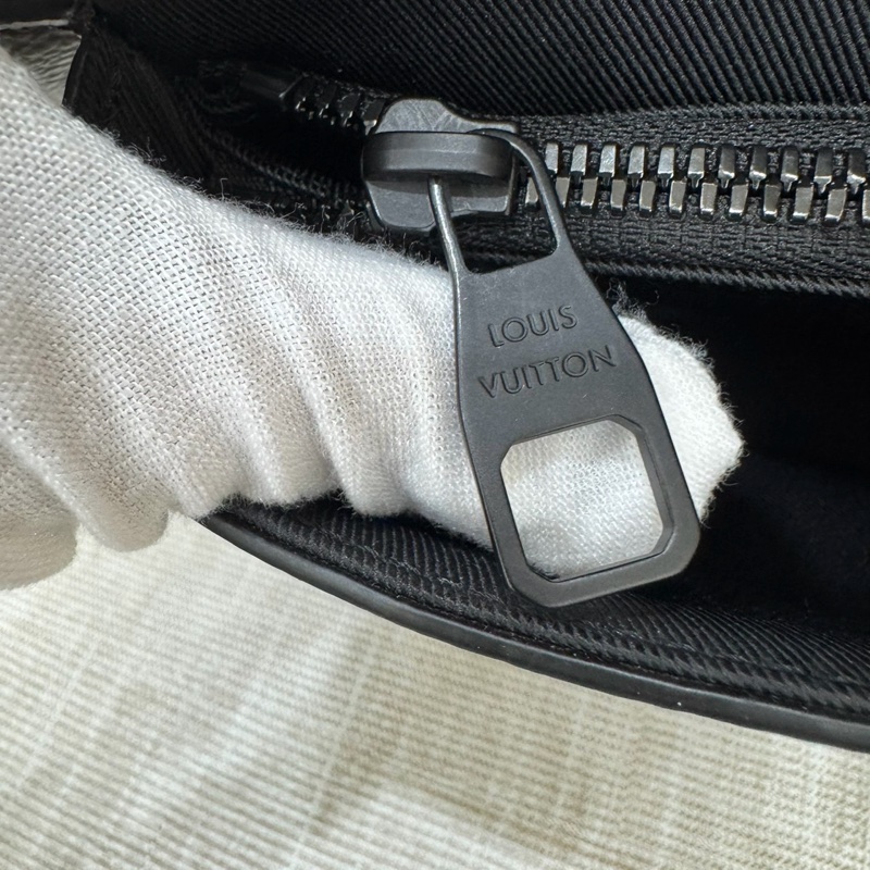 LV M45807 S LOCK系列經典Monogram帆布腰包  手提包  胸口包  肩背包  斜背包  多種佩戴使用方式-22