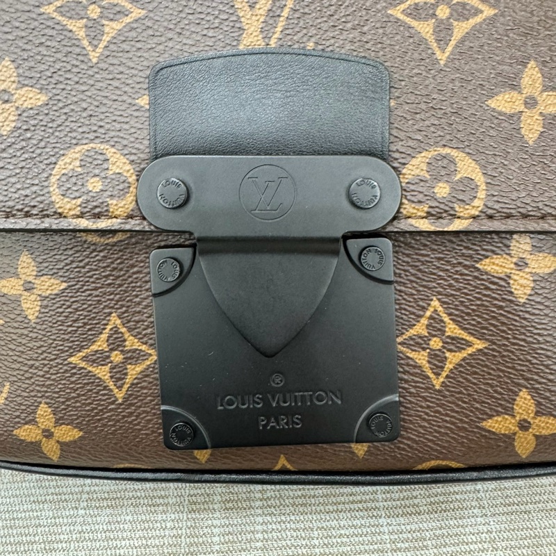 LV M45807 S LOCK系列經典Monogram帆布腰包  手提包  胸口包  肩背包  斜背包  多種佩戴使用方式-27