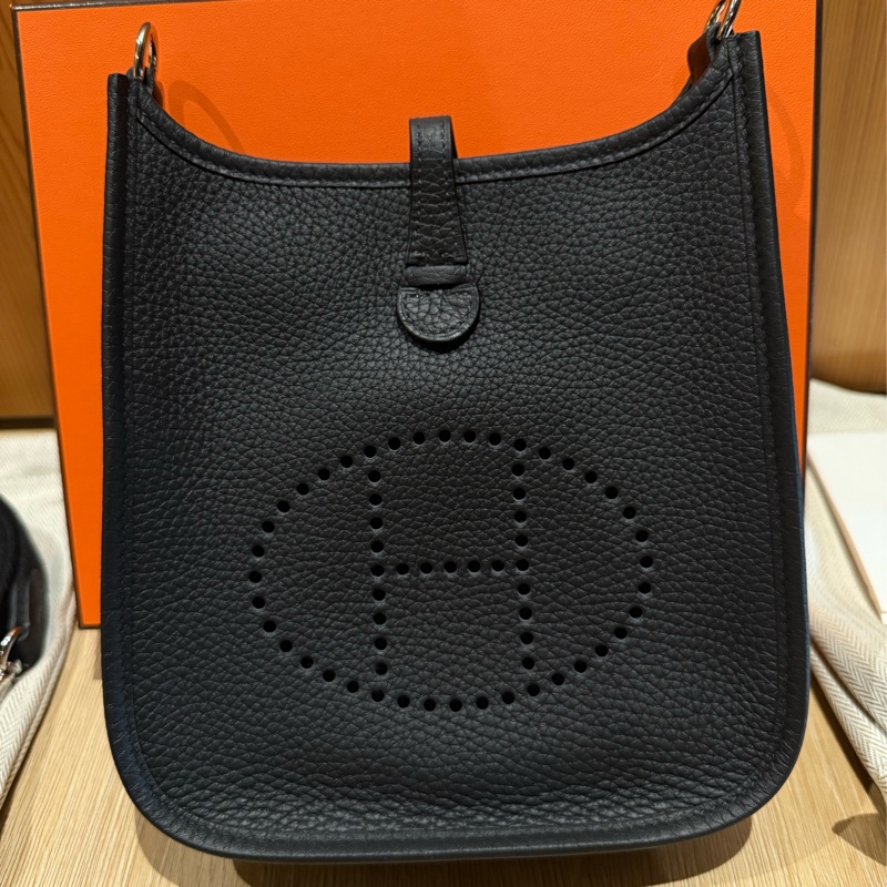 *全新未使用*HERMES 愛馬仕K刻2025年mini Evelyne 16cm 斜背包黑銀-0