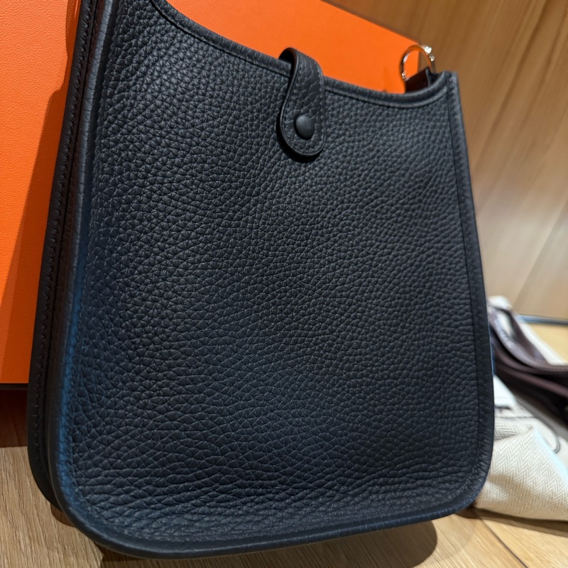 *全新未使用*HERMES 愛馬仕K刻2025年mini Evelyne 16cm 斜背包黑銀-1