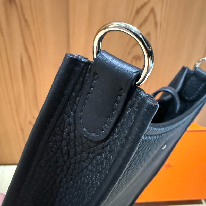 *全新未使用*HERMES 愛馬仕K刻2025年mini Evelyne 16cm 斜背包黑銀-4