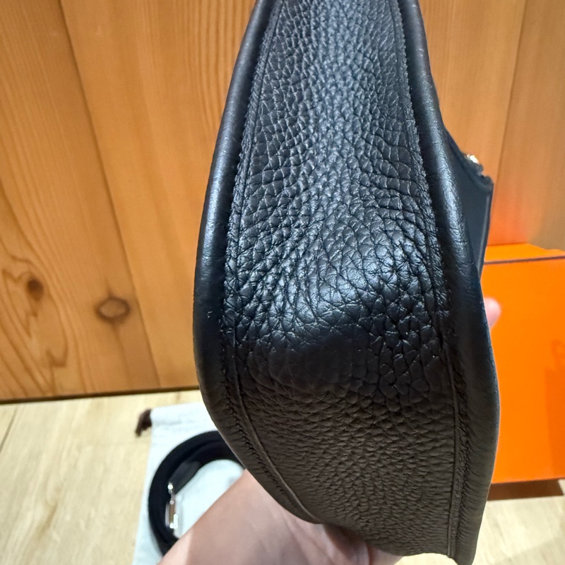 *全新未使用*HERMES 愛馬仕K刻2025年mini Evelyne 16cm 斜背包黑銀-5