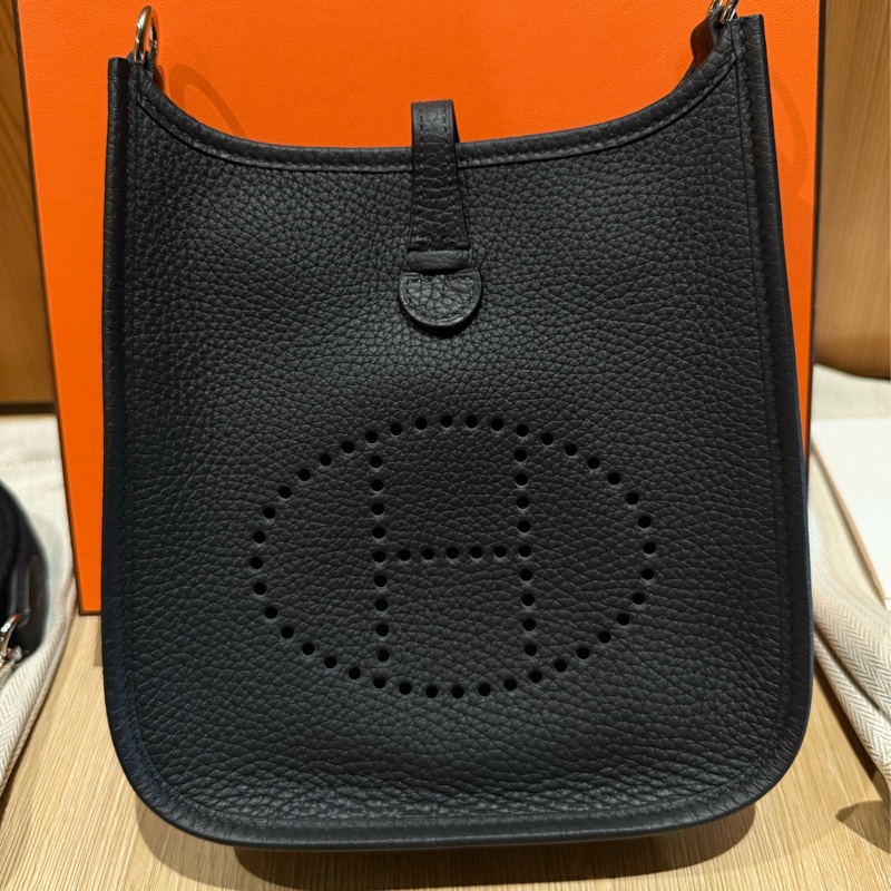 *全新未使用*HERMES 愛馬仕K刻2025年mini Evelyne 16cm 斜背包黑銀-9