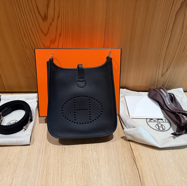 *全新未使用*HERMES 愛馬仕K刻2025年mini Evelyne 16cm 斜背包黑銀-17