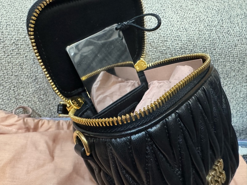 Miu Miu Matelassé 納帕軟皮迷你箱包-4