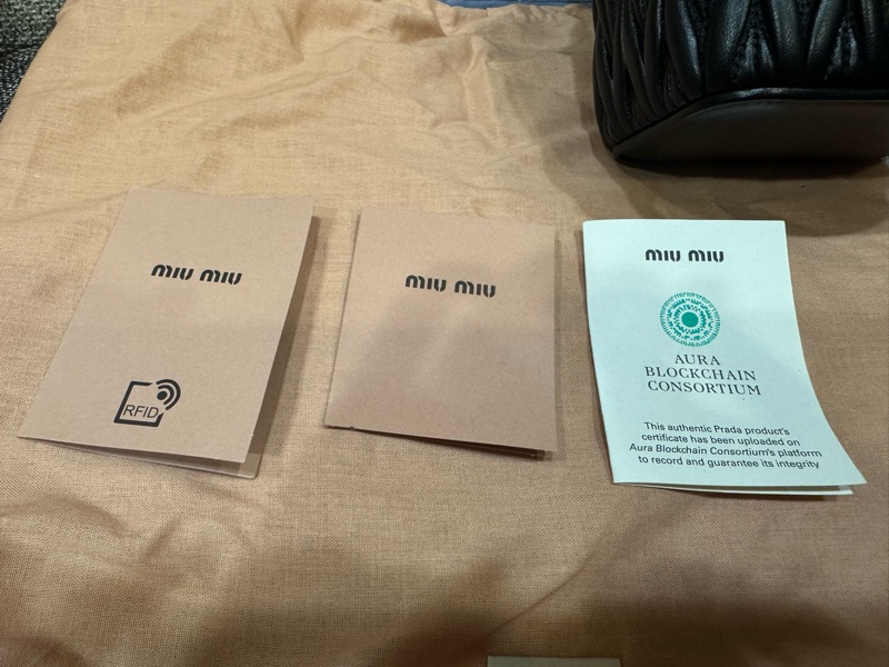 Miu Miu Matelassé 納帕軟皮迷你箱包-7