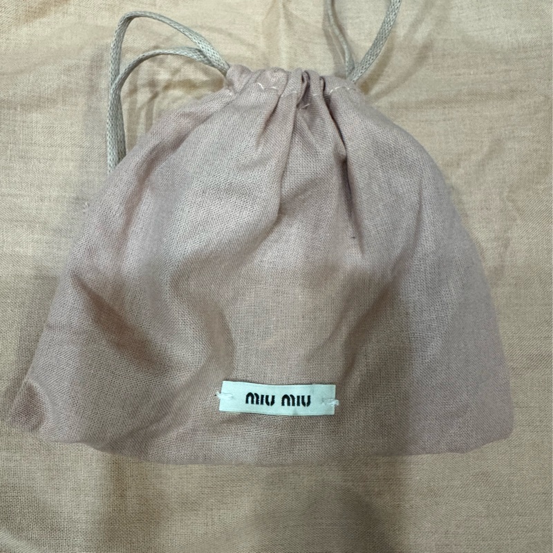 Miu Miu Matelassé 納帕軟皮迷你箱包-8