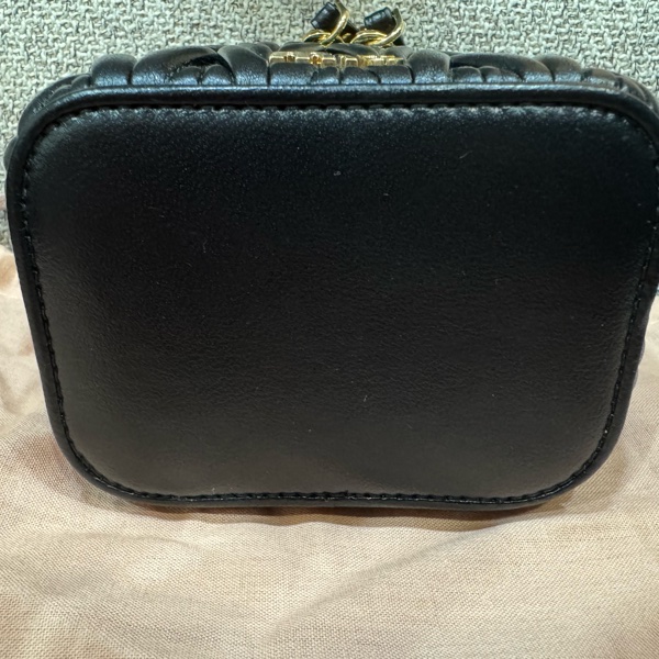 Miu Miu Matelassé 納帕軟皮迷你箱包-12