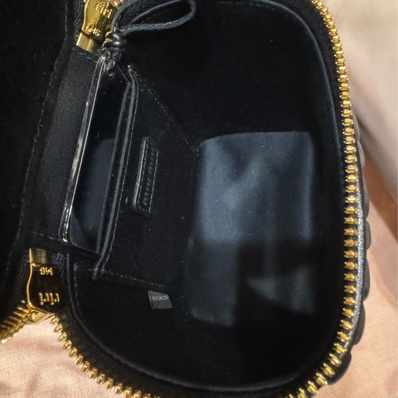 Miu Miu Matelassé 納帕軟皮迷你箱包-13