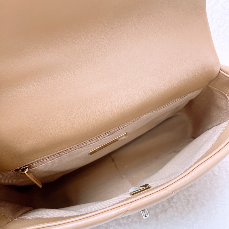 Chanel 19 小號奶茶棕-11